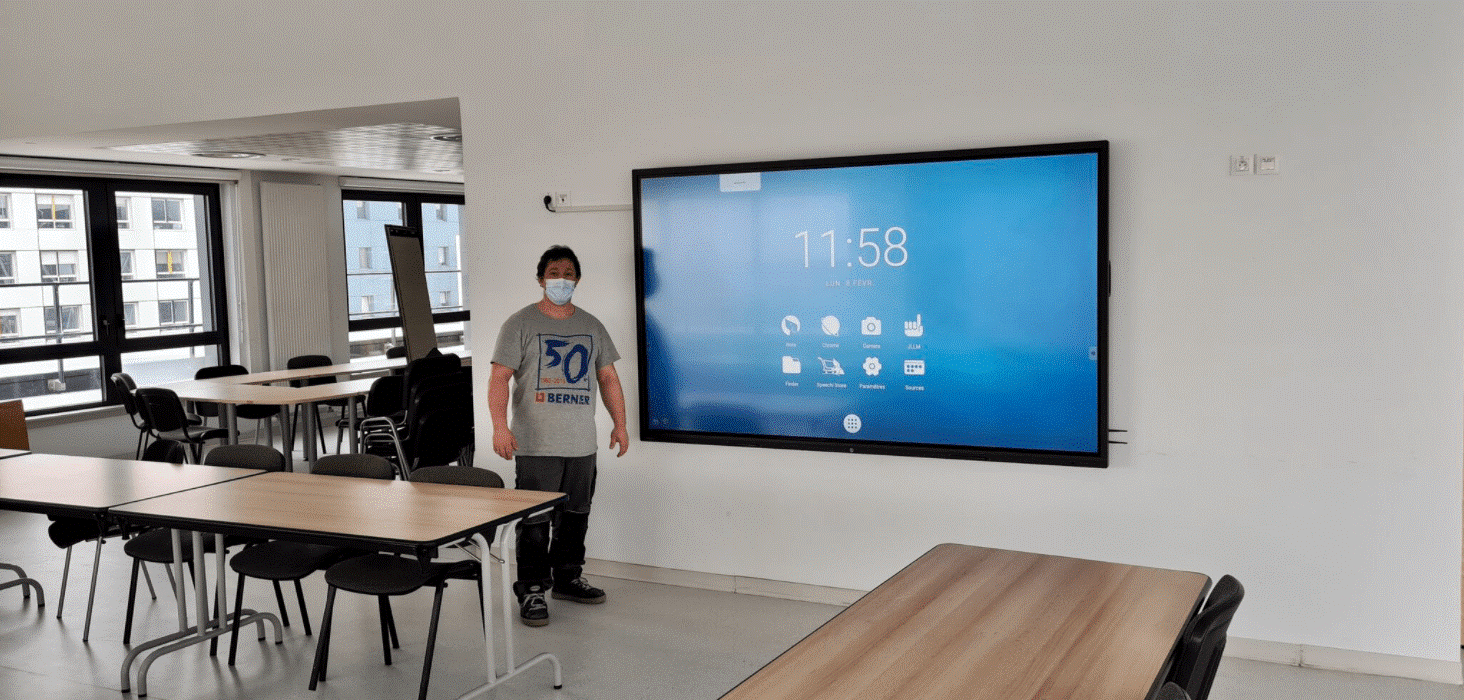 Comment installer son écran interactif dans sa salle de classe ?